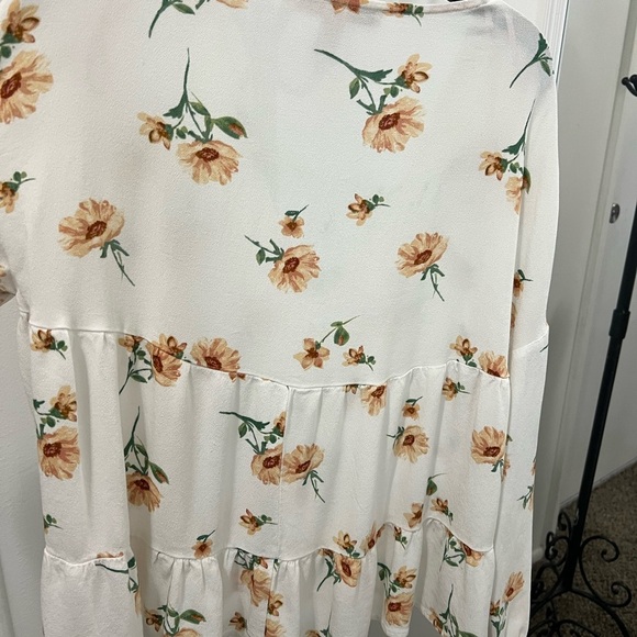 Forever 21 Floral V-Neck Women's Top. #06 - Picture 8 of 10